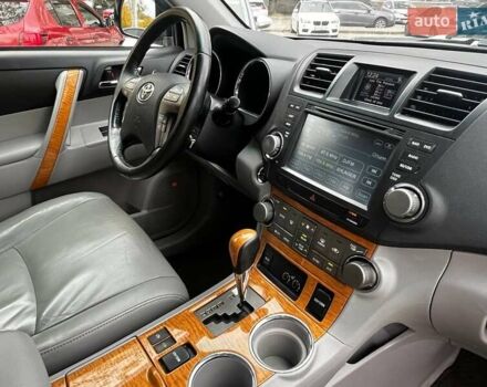 Тойота Хайлендер 2008 в Днепре (Днепропетровске) на Automoto.ua Серый Тойота Хайлендер, объемом двигателя 3.3 л и пробегом 217 тыс. км за 9800 $, фото 19 на Automoto.ua