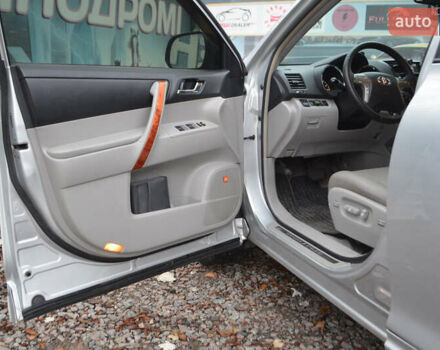 Серый Тойота Хайлендер, объемом двигателя 3.5 л и пробегом 221 тыс. км за 11500 $, фото 21 на Automoto.ua