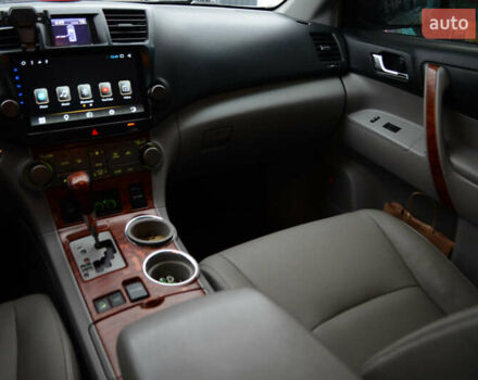 Серый Тойота Хайлендер, объемом двигателя 3.5 л и пробегом 221 тыс. км за 11500 $, фото 10 на Automoto.ua