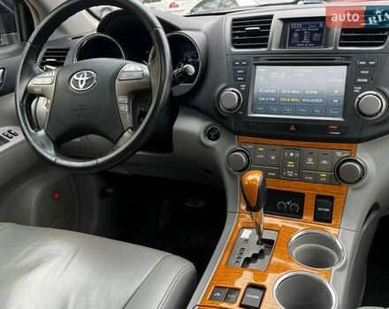Тойота Хайлендер 2008 в Днепре (Днепропетровске) на Automoto.ua Серый Тойота Хайлендер, объемом двигателя 3.3 л и пробегом 217 тыс. км за 9800 $, фото 22 на Automoto.ua