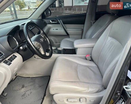 Тойота Хайлендер 2008 в Днепре (Днепропетровске) на Automoto.ua Серый Тойота Хайлендер, объемом двигателя 3.46 л и пробегом 192 тыс. км за 13500 $, фото 12 на Automoto.ua