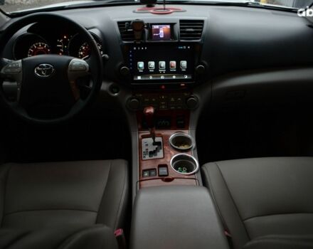 Серый Тойота Хайлендер, объемом двигателя 0 л и пробегом 221 тыс. км за 12000 $, фото 8 на Automoto.ua