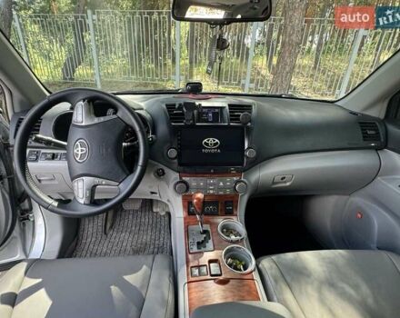 Тойота Хайлендер 2008 в Ирпене на Automoto.ua Серый Тойота Хайлендер, объемом двигателя 3.46 л и пробегом 389 тыс. км за 12500 $, фото 7 на Automoto.ua
