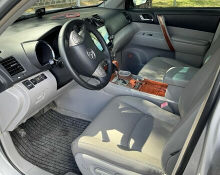 Тойота Хайлендер 2008 в Киеве на Automoto.ua Серый Тойота Хайлендер, объемом двигателя 3.5 л и пробегом 389 тыс. км за 12500 $, фото 4 на Automoto.ua