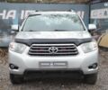 Серый Тойота Хайлендер, объемом двигателя 0 л и пробегом 221 тыс. км за 12000 $, фото 1 на Automoto.ua