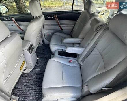 Тойота Хайлендер 2008 в Ирпене на Automoto.ua Серый Тойота Хайлендер, объемом двигателя 3.46 л и пробегом 389 тыс. км за 12500 $, фото 9 на Automoto.ua