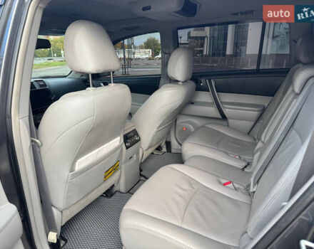 Тойота Хайлендер 2008 в Днепре (Днепропетровске) на Automoto.ua Серый Тойота Хайлендер, объемом двигателя 3.46 л и пробегом 192 тыс. км за 13500 $, фото 14 на Automoto.ua