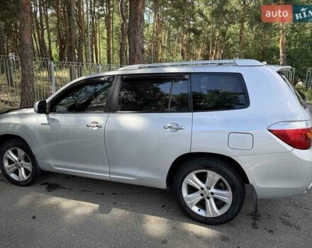 Тойота Хайлендер 2008 в Ирпене на Automoto.ua Серый Тойота Хайлендер, объемом двигателя 3.46 л и пробегом 389 тыс. км за 12500 $, фото 3 на Automoto.ua