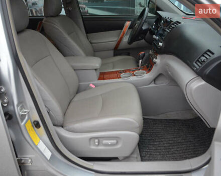 Серый Тойота Хайлендер, объемом двигателя 3.5 л и пробегом 221 тыс. км за 11500 $, фото 22 на Automoto.ua