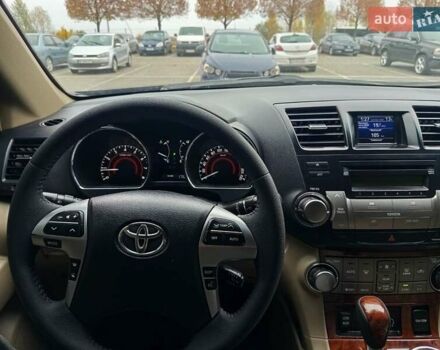 Сірий Тойота Хайлендер, об'ємом двигуна 3.46 л та пробігом 202 тис. км за 13000 $, фото 16 на Automoto.ua
