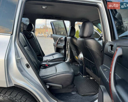 Серый Тойота Хайлендер, объемом двигателя 3.46 л и пробегом 206 тыс. км за 13800 $, фото 49 на Automoto.ua