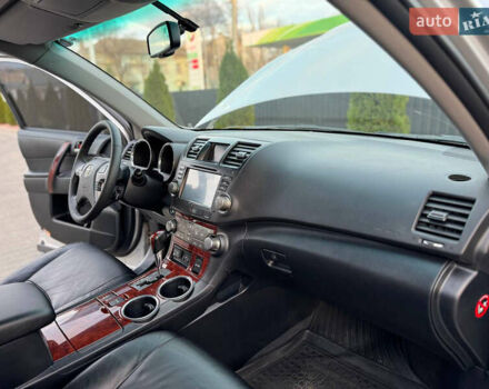 Серый Тойота Хайлендер, объемом двигателя 3.46 л и пробегом 206 тыс. км за 13800 $, фото 40 на Automoto.ua