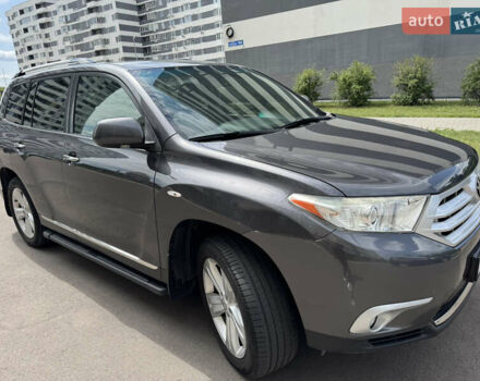 Серый Тойота Хайлендер, объемом двигателя 3.5 л и пробегом 140 тыс. км за 18500 $, фото 3 на Automoto.ua