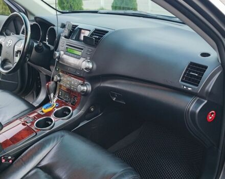 Сірий Тойота Хайлендер, об'ємом двигуна 2.2 л та пробігом 275 тис. км за 18300 $, фото 18 на Automoto.ua