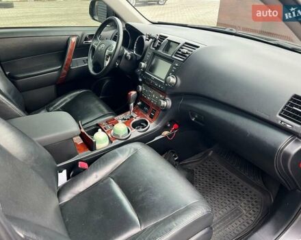 Серый Тойота Хайлендер, объемом двигателя 3.46 л и пробегом 252 тыс. км за 16900 $, фото 17 на Automoto.ua