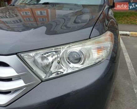 Сірий Тойота Хайлендер, об'ємом двигуна 3.46 л та пробігом 202 тис. км за 13000 $, фото 6 на Automoto.ua