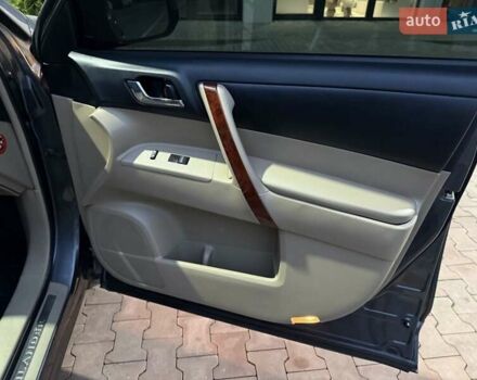 Серый Тойота Хайлендер, объемом двигателя 3.46 л и пробегом 205 тыс. км за 12700 $, фото 17 на Automoto.ua