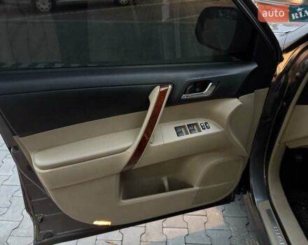 Серый Тойота Хайлендер, объемом двигателя 3.46 л и пробегом 205 тыс. км за 12700 $, фото 19 на Automoto.ua