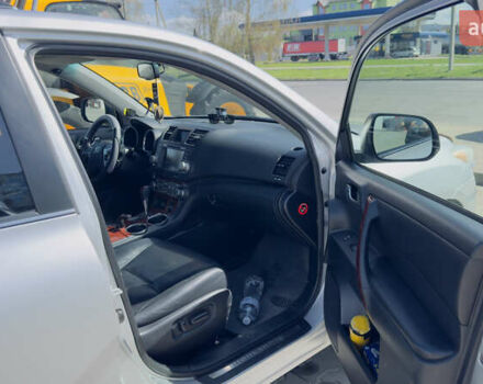 Серый Тойота Хайлендер, объемом двигателя 3.46 л и пробегом 340 тыс. км за 16000 $, фото 7 на Automoto.ua