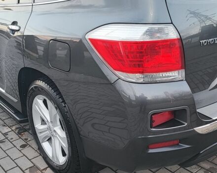 Сірий Тойота Хайлендер, об'ємом двигуна 2.2 л та пробігом 275 тис. км за 18300 $, фото 8 на Automoto.ua