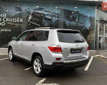 Серый Тойота Хайлендер, объемом двигателя 3.46 л и пробегом 204 тыс. км за 16619 $, фото 1 на Automoto.ua
