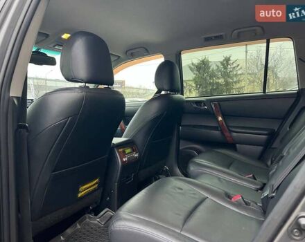 Сірий Тойота Хайлендер, об'ємом двигуна 3.46 л та пробігом 247 тис. км за 17900 $, фото 26 на Automoto.ua