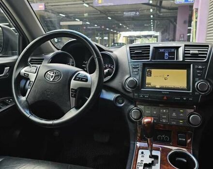 Сірий Тойота Хайлендер, об'ємом двигуна 3.46 л та пробігом 214 тис. км за 13500 $, фото 16 на Automoto.ua