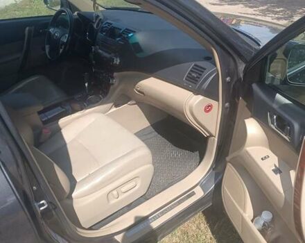 Серый Тойота Хайлендер, объемом двигателя 3.46 л и пробегом 290 тыс. км за 16000 $, фото 2 на Automoto.ua