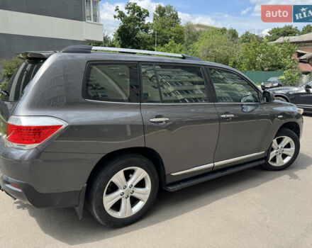 Серый Тойота Хайлендер, объемом двигателя 3.5 л и пробегом 140 тыс. км за 18500 $, фото 5 на Automoto.ua