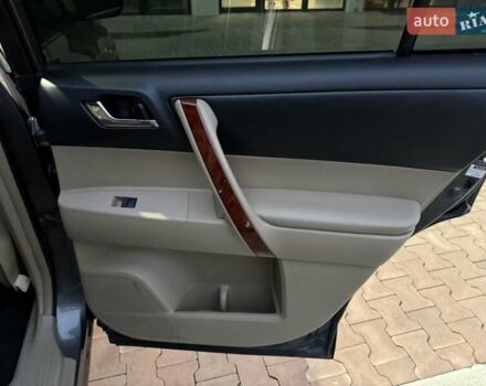 Серый Тойота Хайлендер, объемом двигателя 3.46 л и пробегом 205 тыс. км за 12700 $, фото 16 на Automoto.ua