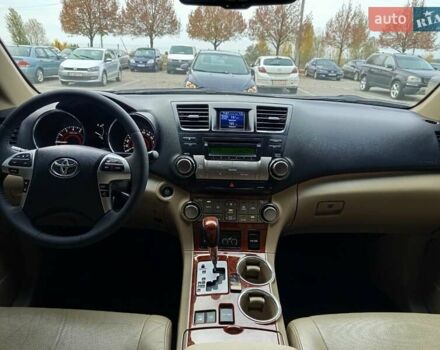 Сірий Тойота Хайлендер, об'ємом двигуна 3.46 л та пробігом 202 тис. км за 13000 $, фото 13 на Automoto.ua