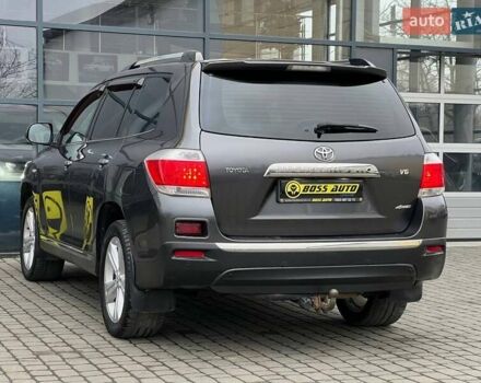 Сірий Тойота Хайлендер, об'ємом двигуна 3.46 л та пробігом 247 тис. км за 17900 $, фото 4 на Automoto.ua