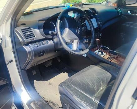 Сірий Тойота Хайлендер, об'ємом двигуна 3.46 л та пробігом 205 тис. км за 12600 $, фото 5 на Automoto.ua