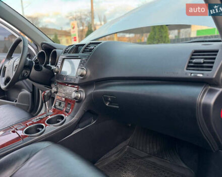 Серый Тойота Хайлендер, объемом двигателя 3.46 л и пробегом 206 тыс. км за 13800 $, фото 38 на Automoto.ua