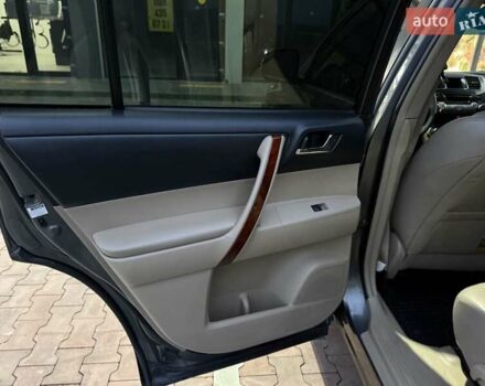 Серый Тойота Хайлендер, объемом двигателя 3.46 л и пробегом 205 тыс. км за 12700 $, фото 23 на Automoto.ua