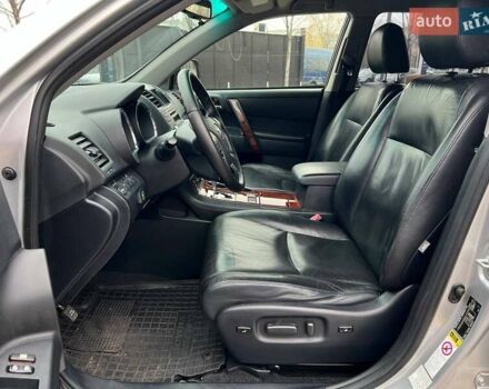 Серый Тойота Хайлендер, объемом двигателя 3.46 л и пробегом 235 тыс. км за 18490 $, фото 7 на Automoto.ua