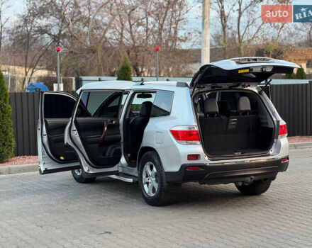 Серый Тойота Хайлендер, объемом двигателя 3.46 л и пробегом 206 тыс. км за 13800 $, фото 21 на Automoto.ua