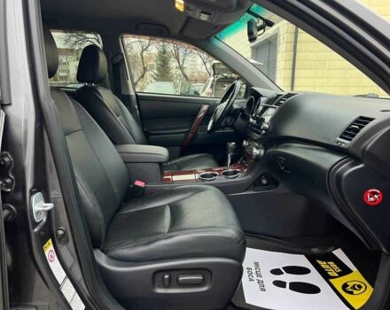 Сірий Тойота Хайлендер, об'ємом двигуна 3.5 л та пробігом 247 тис. км за 1790 $, фото 21 на Automoto.ua