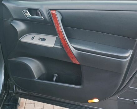 Сірий Тойота Хайлендер, об'ємом двигуна 2.2 л та пробігом 275 тис. км за 18300 $, фото 17 на Automoto.ua