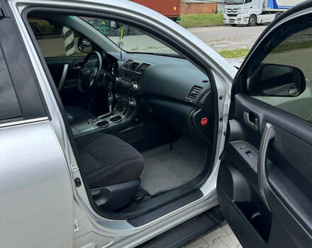 Сірий Тойота Хайлендер, об'ємом двигуна 3.46 л та пробігом 170 тис. км за 14800 $, фото 12 на Automoto.ua