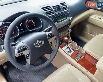 Сірий Тойота Хайлендер, об'ємом двигуна 3.46 л та пробігом 202 тис. км за 13000 $, фото 15 на Automoto.ua