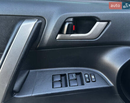 Серый Тойота Хайлендер, объемом двигателя 3.5 л и пробегом 244 тыс. км за 14000 $, фото 28 на Automoto.ua