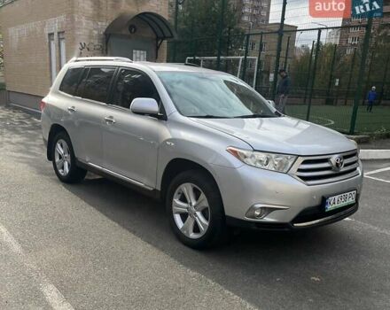 Сірий Тойота Хайлендер, об'ємом двигуна 3.46 л та пробігом 235 тис. км за 18999 $, фото 1 на Automoto.ua