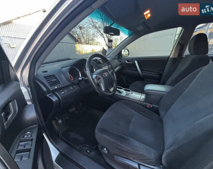 Серый Тойота Хайлендер, объемом двигателя 3.5 л и пробегом 244 тыс. км за 14000 $, фото 18 на Automoto.ua