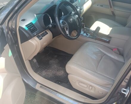 Сірий Тойота Хайлендер, об'ємом двигуна 3.5 л та пробігом 270 тис. км за 16500 $, фото 2 на Automoto.ua