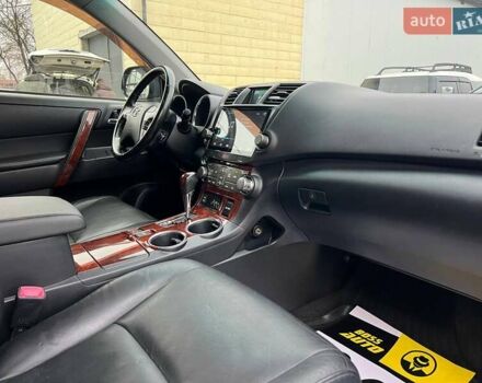 Сірий Тойота Хайлендер, об'ємом двигуна 3.46 л та пробігом 247 тис. км за 17900 $, фото 23 на Automoto.ua