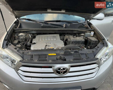 Серый Тойота Хайлендер, объемом двигателя 3.46 л и пробегом 206 тыс. км за 13800 $, фото 56 на Automoto.ua
