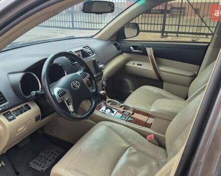 Серый Тойота Хайлендер, объемом двигателя 3.46 л и пробегом 200 тыс. км за 13700 $, фото 12 на Automoto.ua