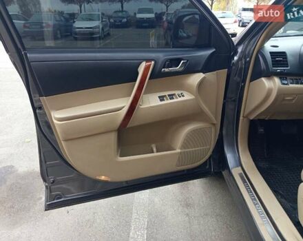 Сірий Тойота Хайлендер, об'ємом двигуна 3.46 л та пробігом 202 тис. км за 13000 $, фото 21 на Automoto.ua