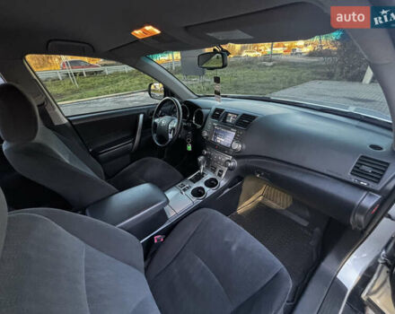 Серый Тойота Хайлендер, объемом двигателя 3.5 л и пробегом 244 тыс. км за 14000 $, фото 26 на Automoto.ua